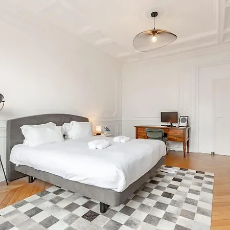 Apartment Keyz - Luxury 3 Bedrooms Near Champs Elysees *